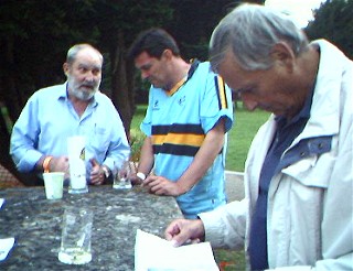 Beerex 2008 - Ives and Evans in discussion as Crocker studies the form